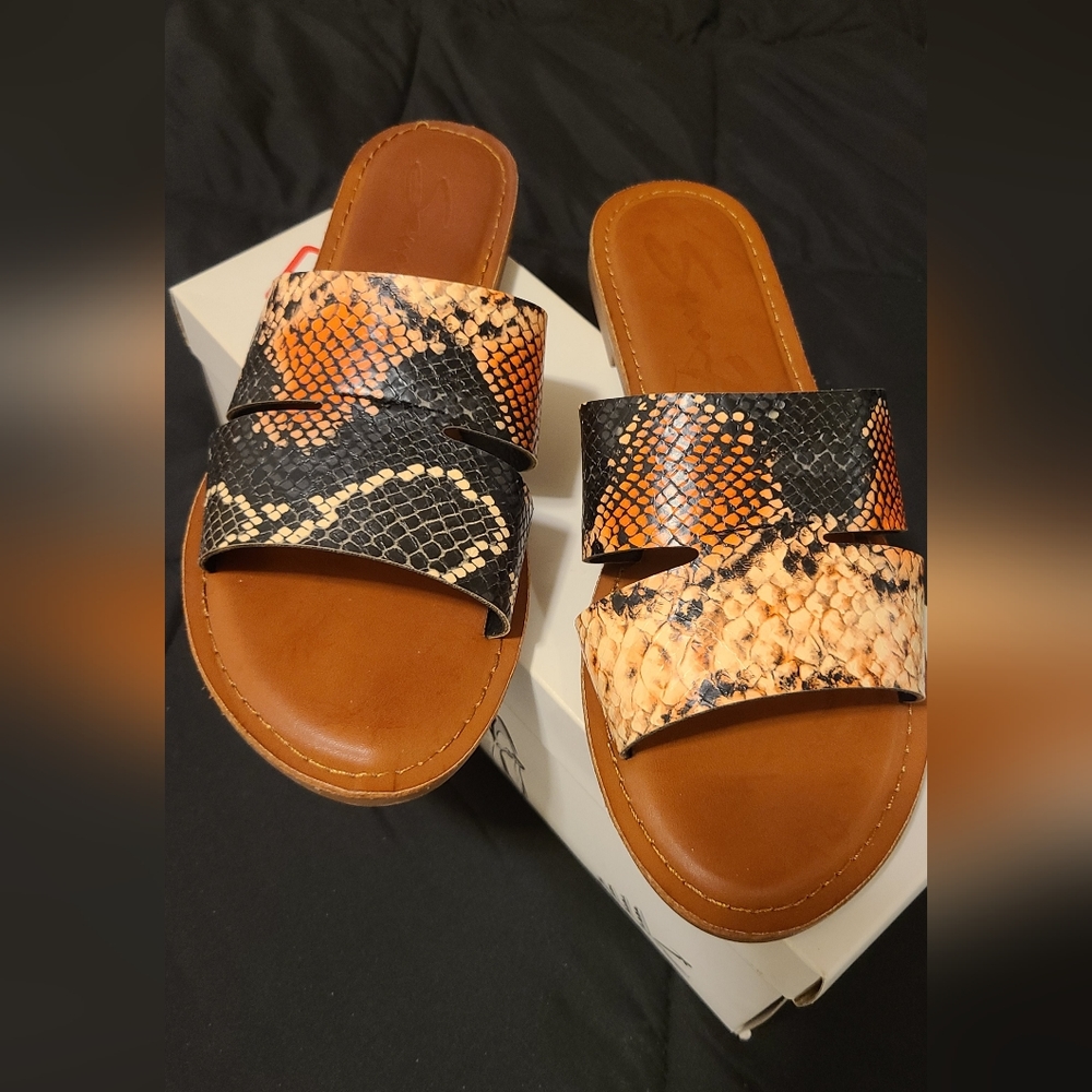 Sandals - Picture 3 of 3